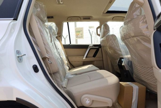 Новый Toyota Land Cruiser Prado 150 Series Рестайлинг 3, 4.0 л, 2023 в Дубае от Top Euro Cars Белый цвет.  | AUTO.AE