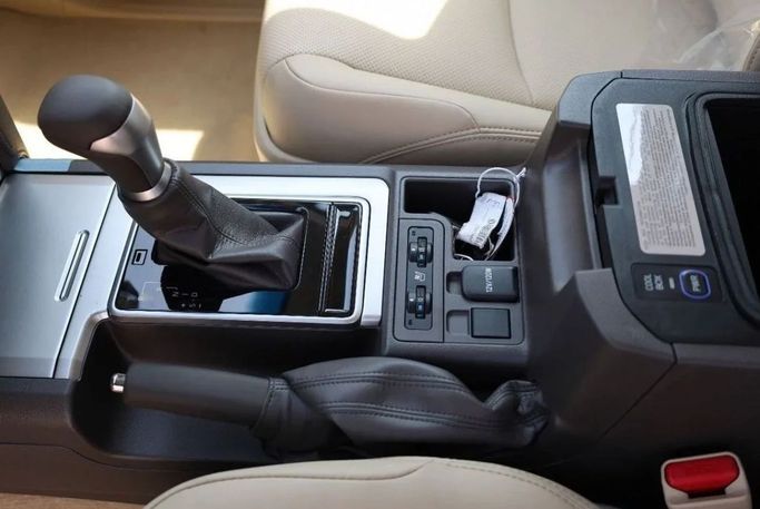 Новый Toyota Land Cruiser Prado 150 Series Рестайлинг 3, 4.0 л, 2023 в Дубае от Top Euro Cars Белый цвет.  | AUTO.AE