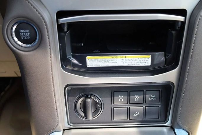 Новый Toyota Land Cruiser Prado 150 Series Рестайлинг 3, 4.0 л, 2023 в Дубае от Top Euro Cars Белый цвет.  | AUTO.AE