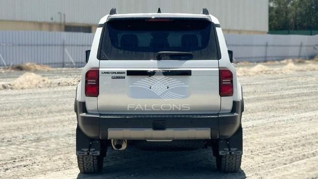 Новый Toyota Land Cruiser Prado 250 Series, 2.8 л, 2024 в Дубае от Falcons GT Motors FZCO Белый цвет. Европейская | AUTO.AE