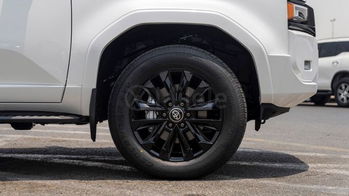 Новый Toyota Land Cruiser Prado 250 Series, 2.8 л, 2025 в Дубае от Milele Белый цвет. Other | AUTO.AE