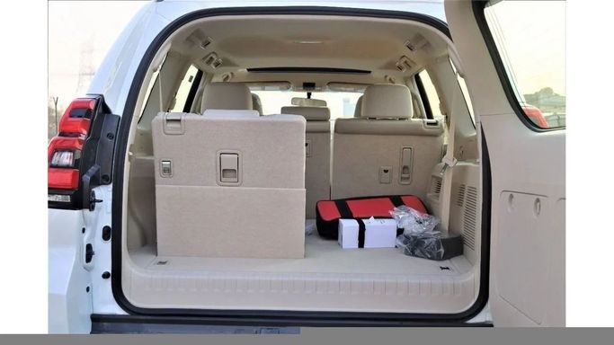 Новый Toyota Land Cruiser Prado 150 Series Рестайлинг 3, 4.0 л, 2023 в Дубае от Top Euro Cars Белый цвет.  | AUTO.AE