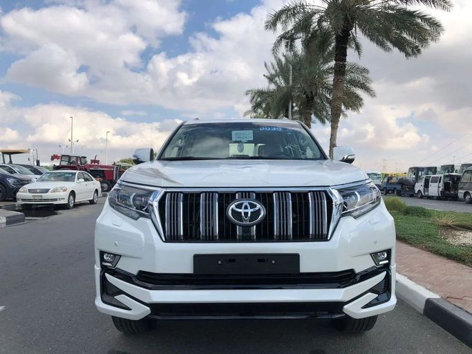 Новый Toyota Land Cruiser Prado 150 Series Рестайлинг 3, 4.0 л, 2023 в Дубае от Top Euro Cars Белый цвет.  | AUTO.AE