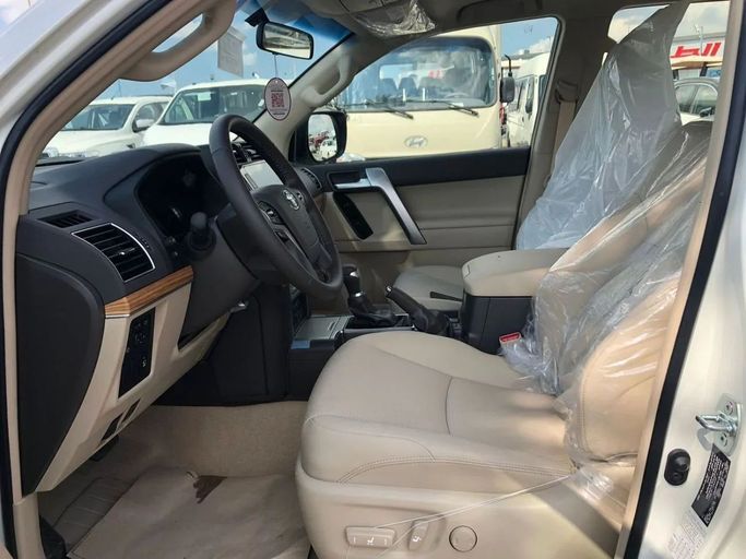 Новый Toyota Land Cruiser Prado 150 Series Рестайлинг 3, 4.0 л, 2023 в Дубае от Top Euro Cars Белый цвет.  | AUTO.AE
