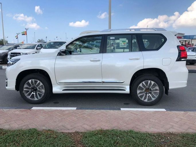 Новый Toyota Land Cruiser Prado 150 Series Рестайлинг 3, 4.0 л, 2023 в Дубае от Top Euro Cars Белый цвет.  | AUTO.AE