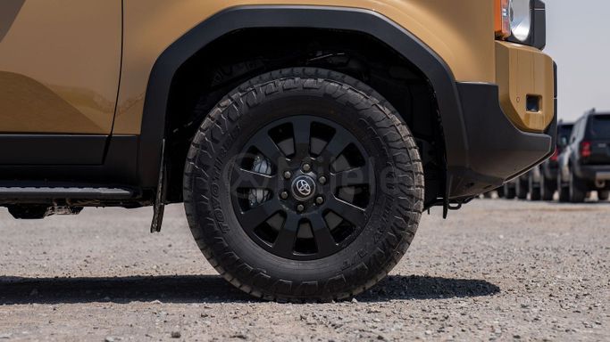 Новый Toyota Land Cruiser Prado 150 Series Рестайлинг 3, 2.8 л, 2024 в Дубае от Milele Желтый цвет. Other | AUTO.AE