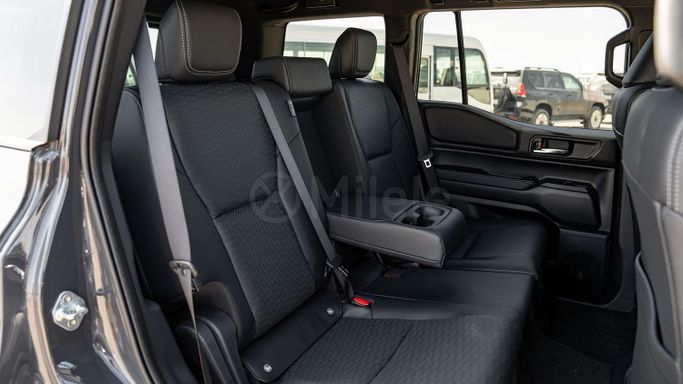 Новый Toyota Land Cruiser Prado 250 Series, 2.8 л, 2024 в Дубае от Milele Серый цвет. Other | AUTO.AE