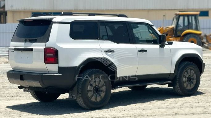 Новый Toyota Land Cruiser Prado 250 Series, 2.8 л, 2024 в Дубае от Falcons GT Motors FZCO Белый цвет. Other | AUTO.AE
