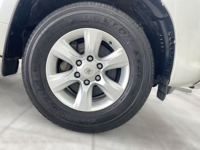 Used Toyota Land Cruiser Prado 150 Series, 4.0 l, 2012 in Dubai by Gulf Motors, White color. GCC Specs | AUTO.AE