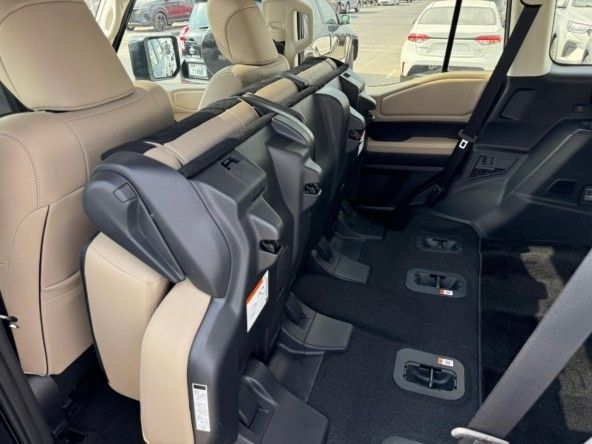Новый Toyota Land Cruiser Prado 250 Series, 2.7 л, 2024 в Дубае от Titanum Cars Черный цвет. Европейская | AUTO.AE