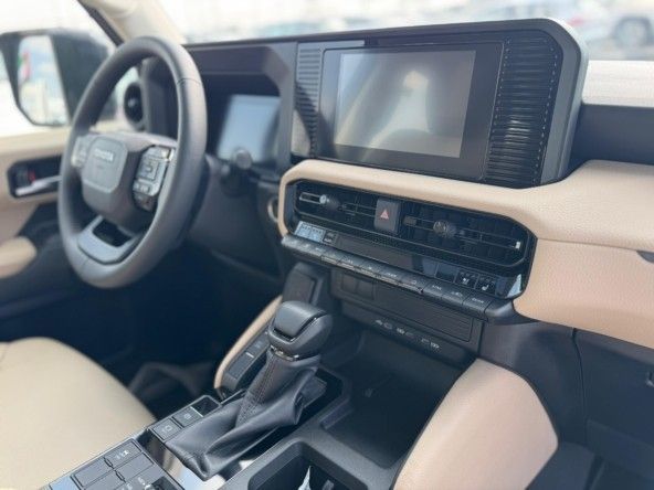Новый Toyota Land Cruiser Prado 250 Series, 2.7 л, 2024 в Дубае от Titanum Cars Черный цвет. Европейская | AUTO.AE