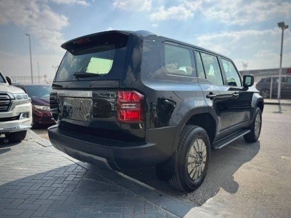 Новый Toyota Land Cruiser Prado 250 Series, 2.7 л, 2024 в Дубае от Titanum Cars Черный цвет. Европейская | AUTO.AE