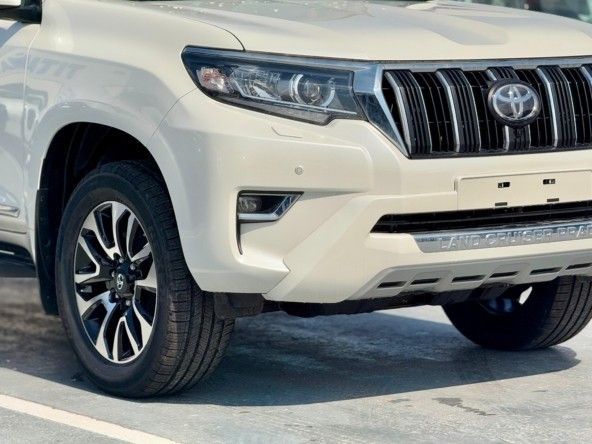 Новый Toyota Land Cruiser Prado 150 Series Рестайлинг 3, 4.0 л, 2023 в Дубае от Titanum Cars Белый цвет. Other | AUTO.AE