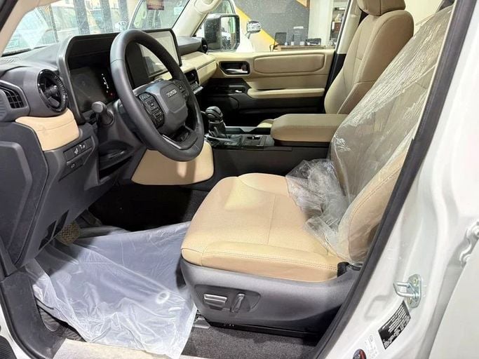 Новый Toyota Land Cruiser Prado 250 Series, 2.4 л, 2025 в Дубае от BANIYAS CARS SHOWROOM Белый цвет. GCC | AUTO.AE