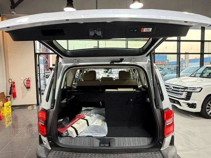 Новый Toyota Land Cruiser Prado 250 Series, 2.4 л, 2025 в Дубае от BANIYAS CARS SHOWROOM Белый цвет. GCC | AUTO.AE