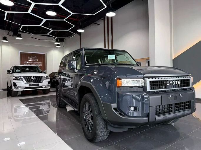 Новый Toyota Land Cruiser Prado 250 Series, 2.4 л, 2025 в Дубае от BANIYAS CARS SHOWROOM Серый цвет. GCC | AUTO.AE