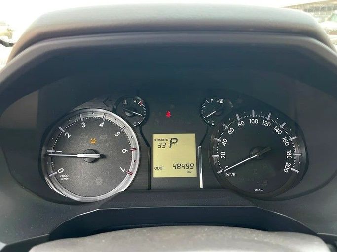 Used Toyota Land Cruiser Prado 150 Series Facelift 3, 4.0 l, 2021 in Dubai by 66 Motors, White color. GCC Specs | AUTO.AE