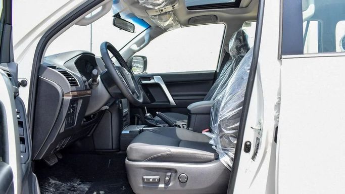 Новый Toyota Land Cruiser Prado 150 Series Рестайлинг 3, 4.0 л, 2023 в Дубае от My Way Motors Белый цвет. GCC | AUTO.AE