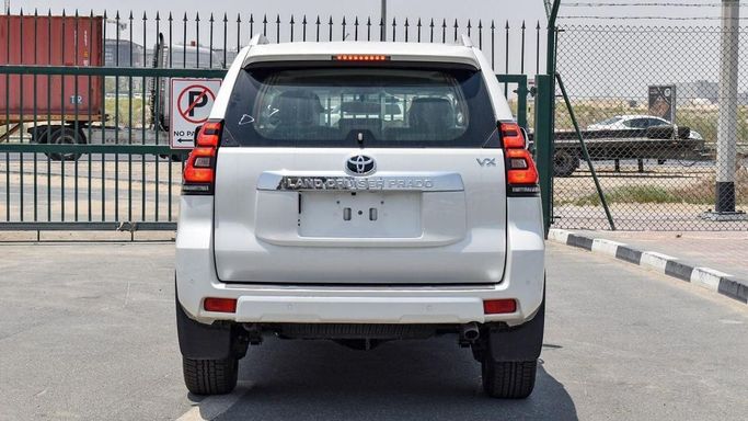 Новый Toyota Land Cruiser Prado 150 Series Рестайлинг 3, 4.0 л, 2023 в Дубае от My Way Motors Белый цвет. GCC | AUTO.AE