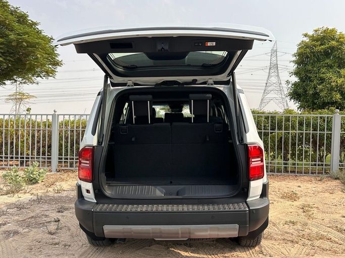 Новый Toyota Land Cruiser Prado 250 Series, 2.4 л, 2024 в Дубае от Allied Motors Белый цвет. Европейская | AUTO.AE