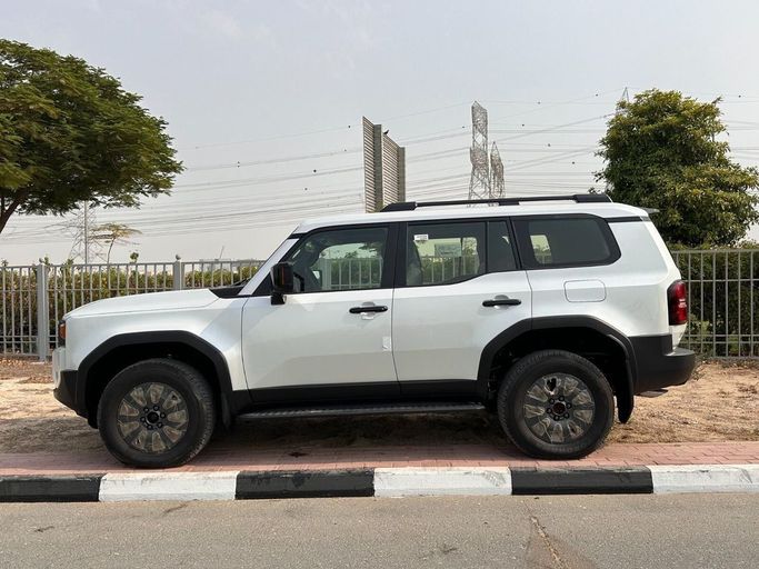 Новый Toyota Land Cruiser Prado 250 Series, 2.4 л, 2024 в Дубае от Allied Motors Белый цвет. Европейская | AUTO.AE