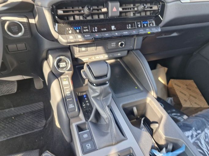 Новый Toyota Land Cruiser Prado 250 Series, 2.4 л, 2024 в Дубае от Allied Motors Белый цвет. Европейская | AUTO.AE