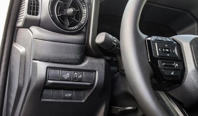 Новый Toyota Land Cruiser Prado 250 Series, 2.4 л, 2025 в Дубае от Segrex Auto Белый цвет. GCC | AUTO.AE