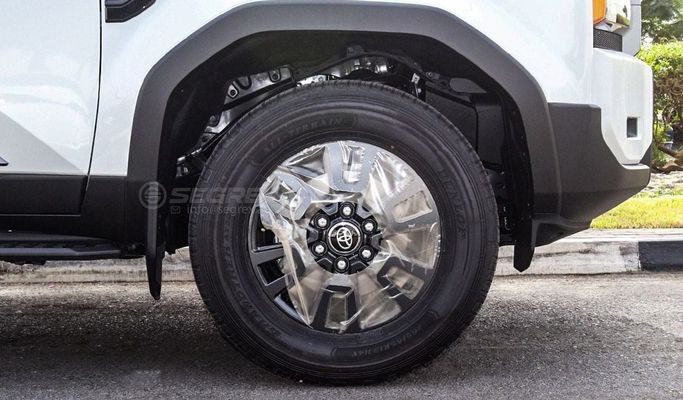 Новый Toyota Land Cruiser Prado 250 Series, 2.4 л, 2025 в Дубае от Segrex Auto Белый цвет. GCC | AUTO.AE