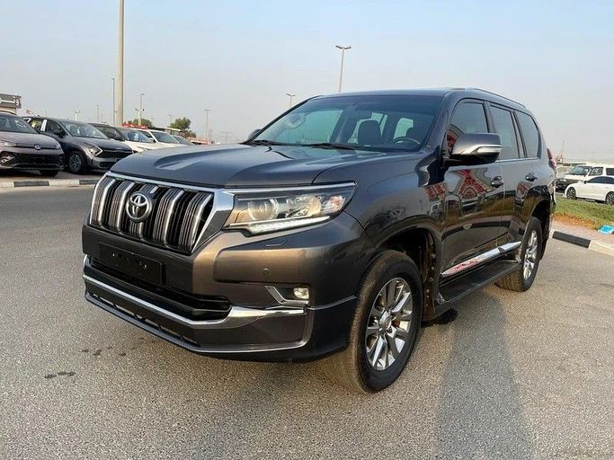 Подержанный Toyota Land Cruiser Prado 150 Series Рестайлинг 3, 4.0 л, 2020 в Дубае от Shalimar Серый цвет. GCC | AUTO.AE