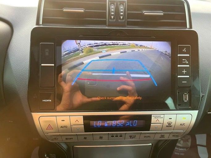 Подержанный Toyota Land Cruiser Prado 150 Series Рестайлинг 3, 4.0 л, 2020 в Дубае от Shalimar Серый цвет. GCC | AUTO.AE