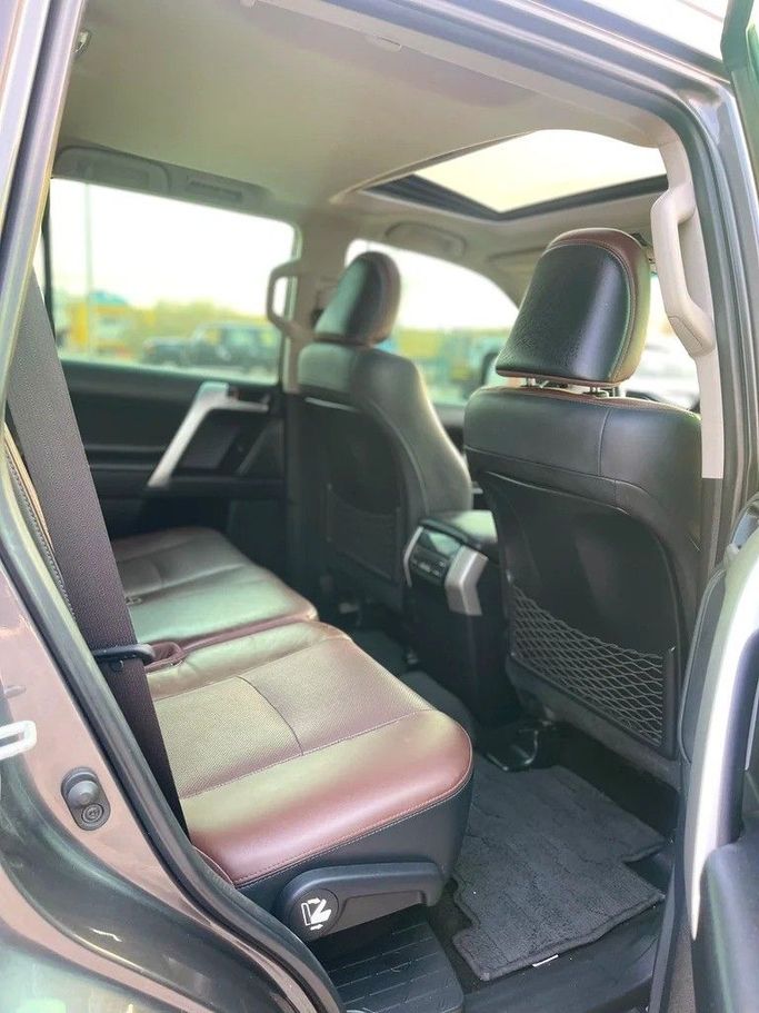 Подержанный Toyota Land Cruiser Prado 150 Series Рестайлинг 3, 4.0 л, 2020 в Дубае от Shalimar Серый цвет. GCC | AUTO.AE