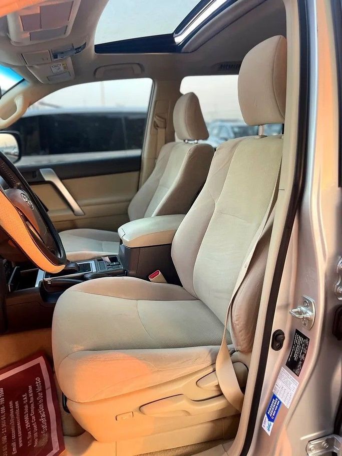 Подержанный Toyota Land Cruiser Prado 150 Series Рестайлинг 3, 4.0 л, 2023 в Дубае от Shalimar Серебристый цвет. GCC | AUTO.AE
