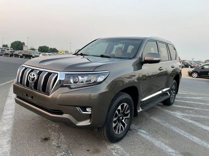 Подержанный Toyota Land Cruiser Prado 150 Series Рестайлинг 1, 4.0 л, 2014 в Дубае от Shalimar Коричневый цвет. GCC | AUTO.AE