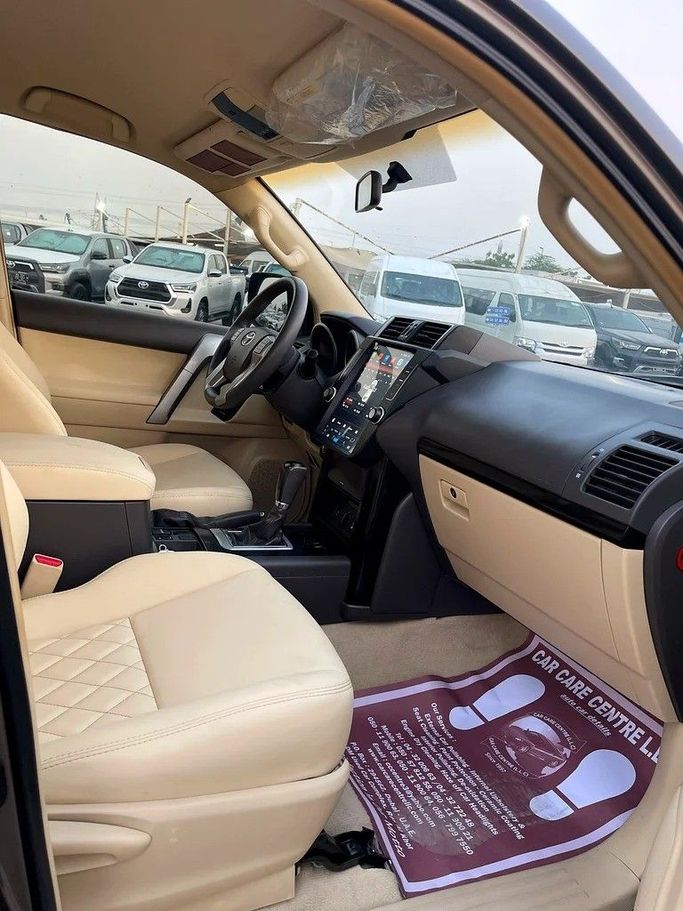 Подержанный Toyota Land Cruiser Prado 150 Series Рестайлинг 1, 4.0 л, 2014 в Дубае от Shalimar Коричневый цвет. GCC | AUTO.AE