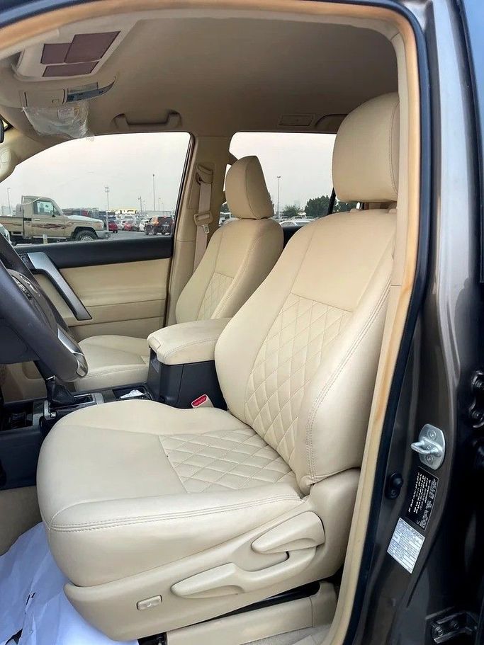 Подержанный Toyota Land Cruiser Prado 150 Series Рестайлинг 1, 4.0 л, 2014 в Дубае от Shalimar Коричневый цвет. GCC | AUTO.AE