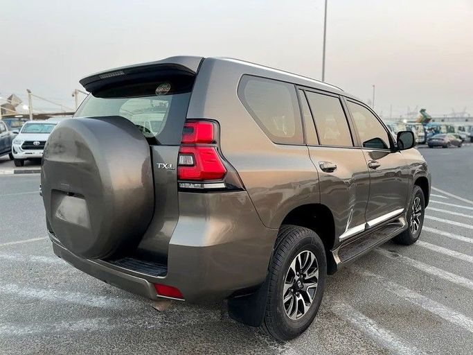 Подержанный Toyota Land Cruiser Prado 150 Series Рестайлинг 1, 4.0 л, 2014 в Дубае от Shalimar Коричневый цвет. GCC | AUTO.AE