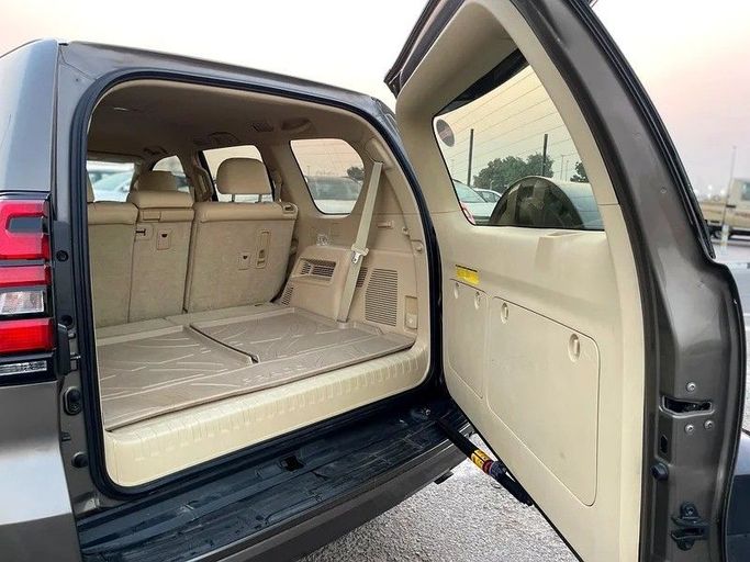 Подержанный Toyota Land Cruiser Prado 150 Series Рестайлинг 1, 4.0 л, 2014 в Дубае от Shalimar Коричневый цвет. GCC | AUTO.AE