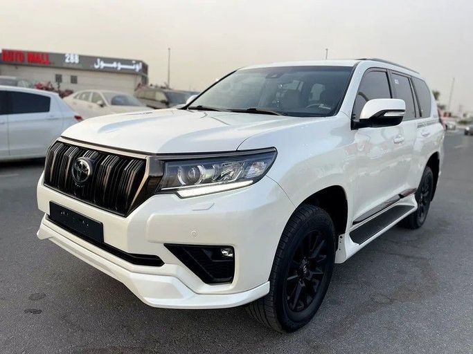 Подержанный Toyota Land Cruiser Prado 150 Series Рестайлинг 3, 4.0 л, 2022 в Дубае от Shalimar Белый цвет. GCC | AUTO.AE
