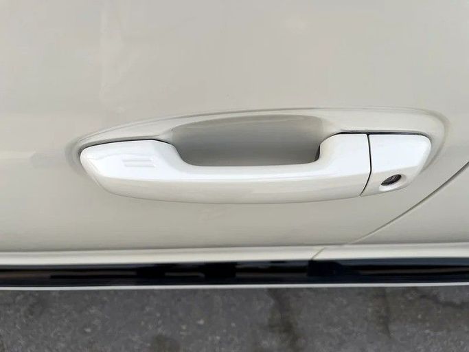 Подержанный Toyota Land Cruiser Prado 150 Series Рестайлинг 3, 4.0 л, 2022 в Дубае от Shalimar Белый цвет. GCC | AUTO.AE