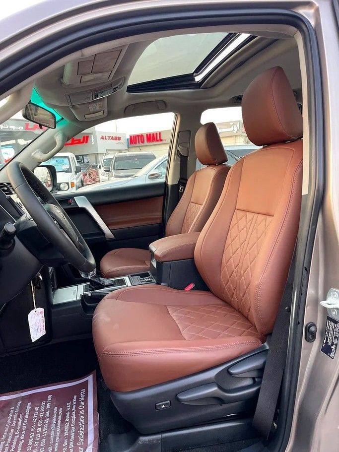 Подержанный Toyota Land Cruiser Prado 150 Series Рестайлинг 2, 2.7 л, 2018 в Дубае от Shalimar Коричневый цвет. GCC | AUTO.AE