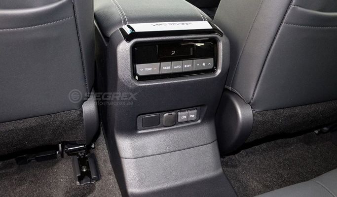 Новый Toyota Land Cruiser Prado 250 Series, 2.4 л, 2025 в Дубае от Segrex Auto Белый цвет. GCC | AUTO.AE