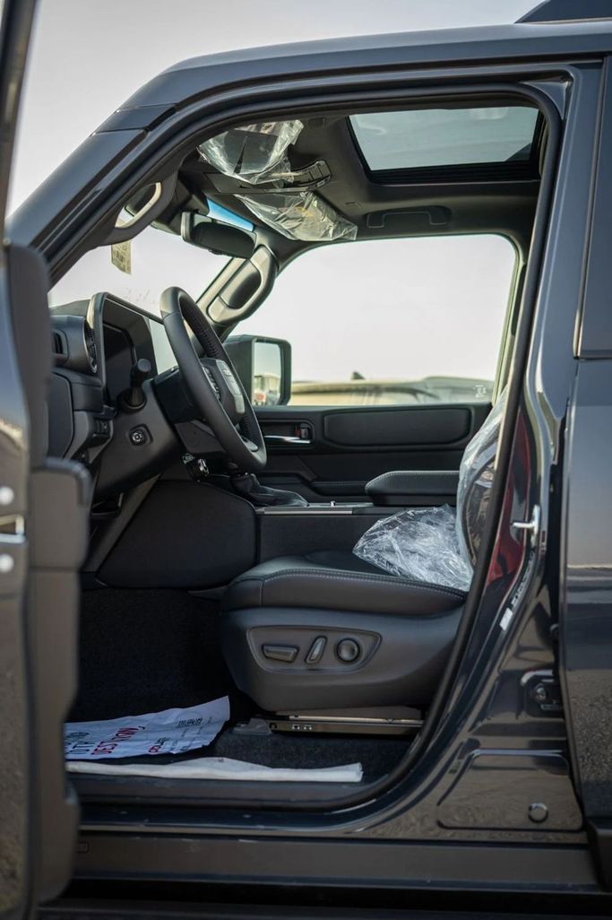 Подержанный Toyota Land Cruiser Prado 250 Series, 2.4 л, 2025 в Дубае от World Center Motors FZE Серый цвет. Other | AUTO.AE