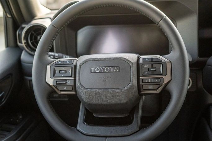 Подержанный Toyota Land Cruiser Prado 250 Series, 2.4 л, 2025 в Дубае от World Center Motors FZE Серый цвет. Other | AUTO.AE