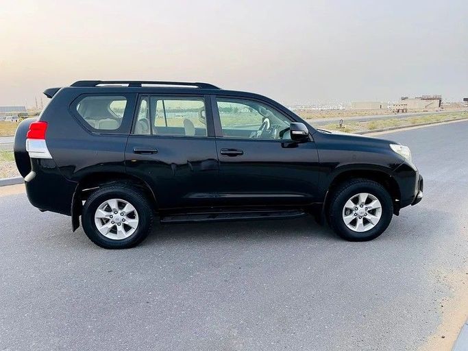 Подержанный Toyota Land Cruiser Prado 150 Series Рестайлинг 1, 3.0 л, 2013 в Дубае от Abdo Al Muthanna Used Cars Черный цвет. GCC | AUTO.AE