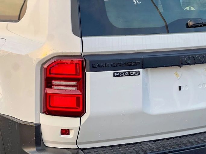 Новый Toyota Land Cruiser Prado 250 Series, 2.4 л, 2025 в Дубае от Al Rawnaq Motors  Белый цвет. GCC | AUTO.AE