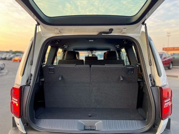 Новый Toyota Land Cruiser Prado 250 Series, 2.4 л, 2025 в Дубае от Al Rawnaq Motors  Белый цвет. GCC | AUTO.AE