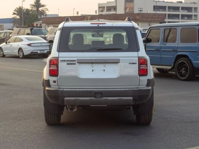 Новый Toyota Land Cruiser Prado 250 Series, 2.4 л, 2024 в Дубае от Al Rawnaq Motors  Белый цвет. GCC | AUTO.AE