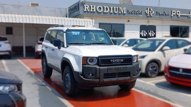 Новый Toyota Land Cruiser Prado 250 Series, 2.4 л, 2024 в Дубае от Rhodium Motors FZE Белый цвет. GCC | AUTO.AE