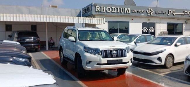 Новый Toyota Land Cruiser Prado 150 Series Рестайлинг 3, 4.0 л, 2023 в Дубае от Rhodium Motors FZE Белый цвет. GCC | AUTO.AE