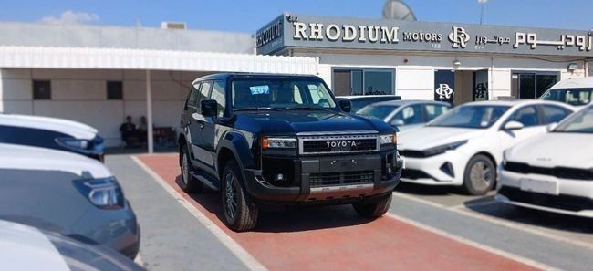 جديدة Toyota Land Cruiser Prado سلسلة 250, 2.7 l, 2024 في في دبي من Rhodium Motors FZE، اللون أسود. أخرى | AUTO.AE